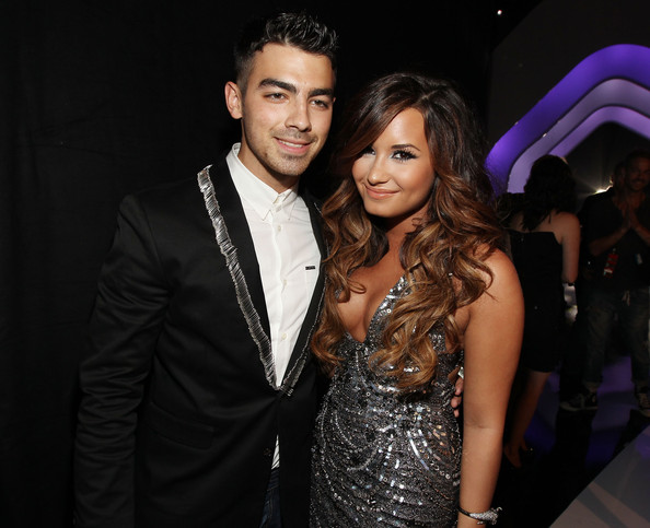 2591008_2011+MTV+Video+Music+Awards+Red+Carpet+hFqDXZQeTMdl