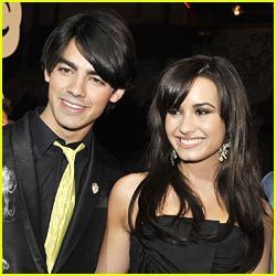 demi-and-joe-demi-lovato-and-jonas-brothers-6006295-250-250