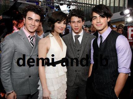 -demi-lovato-and-jonas-brothers-3582008-429-321
