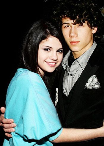 Selena-and-Nick-selena-gomez-23368741-350-491